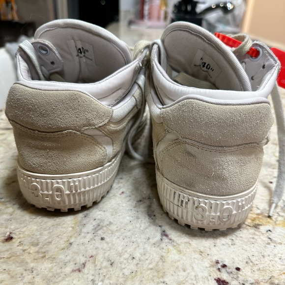 Off-White Floating Arrow Sneakers - Picture 5 of 7